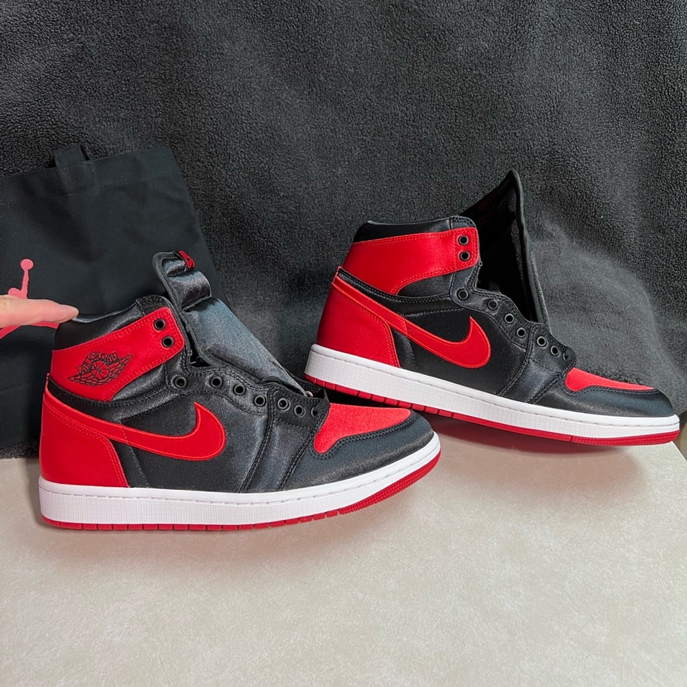 Jordan 1 Satin Bred